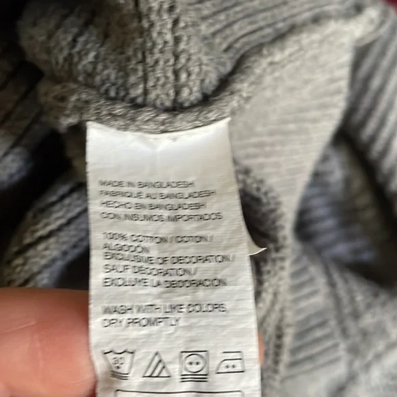 IZOD Men’s Sweater - Picture 5 of 5